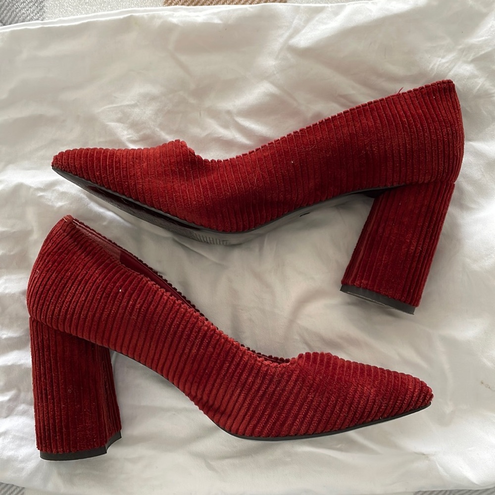 Velvet heels 👠